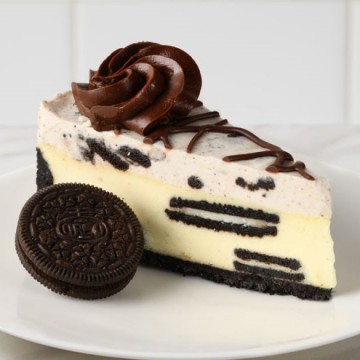 The Cheesecake Factory Bakery 10 Inch Oreo Dream Extreme Cheesecake Sliced